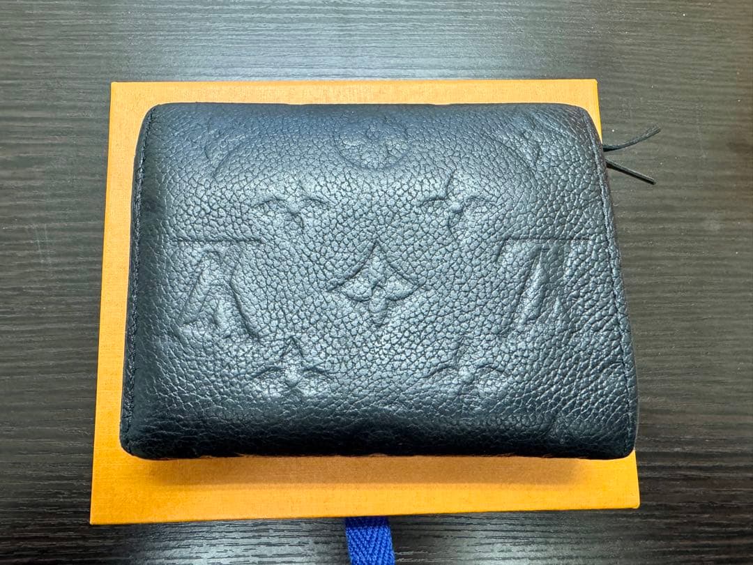 ノ*エ様 ルイヴィトン ポルトフォイユ・ヴィクトリーヌ M64060(黒 三つ折