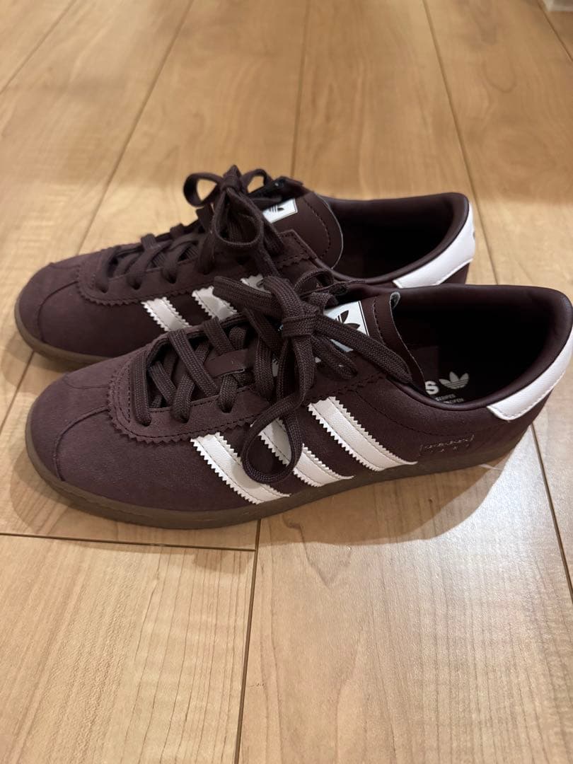 ADIDAS アディダス STADT シュタット JR9553 25センチ