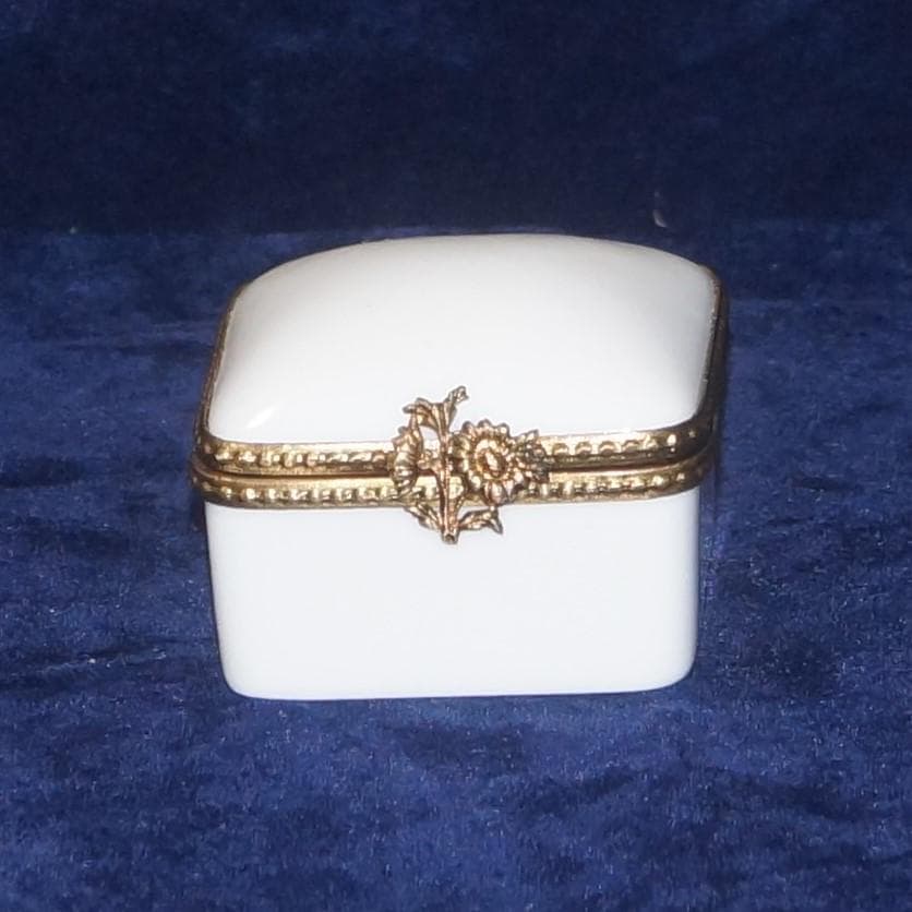 リモージュ白磁ＢＯＸ等４１点