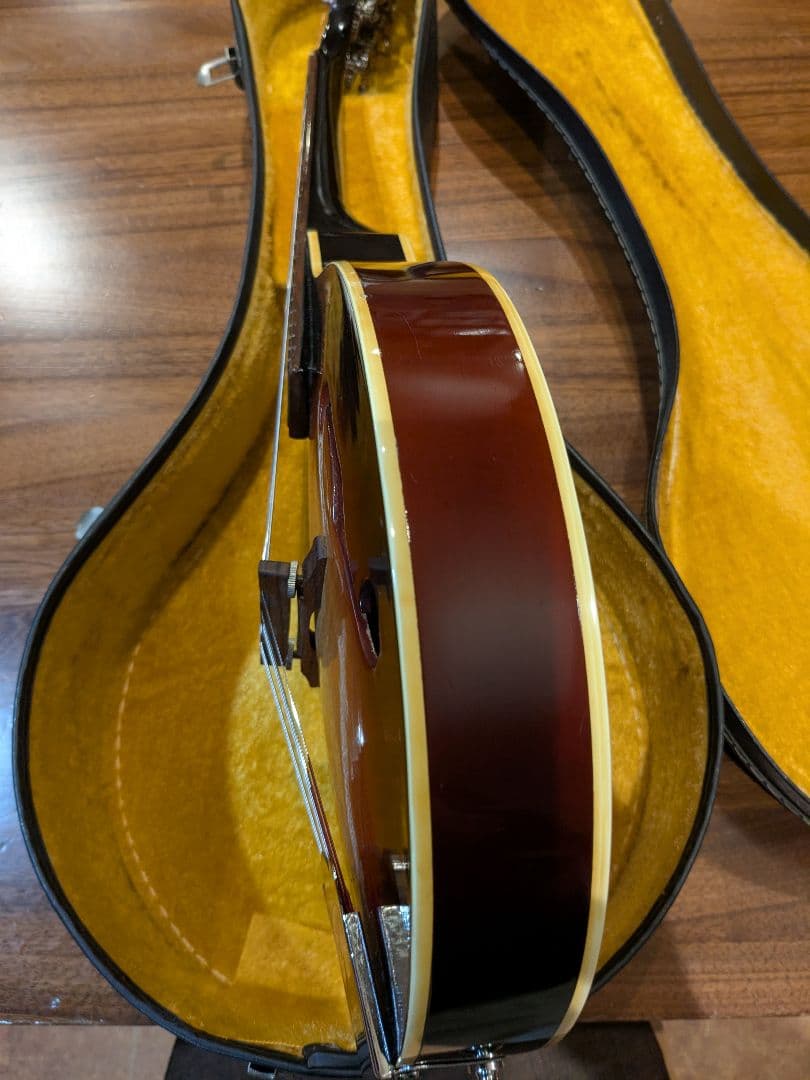 JUMBOマンドリン サンバースト ハードケース付き