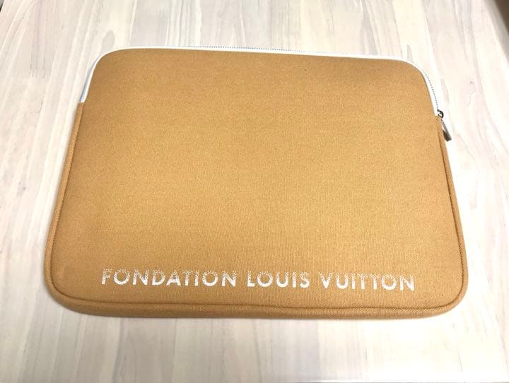 ルイヴィトン財団美術館限定 PCケース 日本未入荷