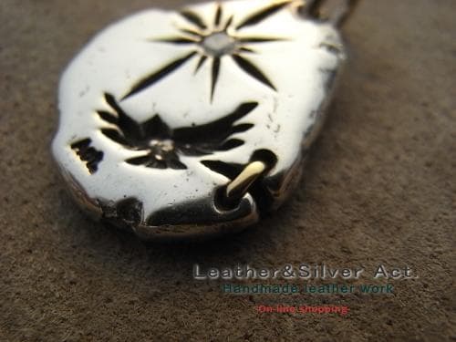 イーグル　ペンダントトップ（ダイヤ）　シルバー925、ｋ18 　ネックレス