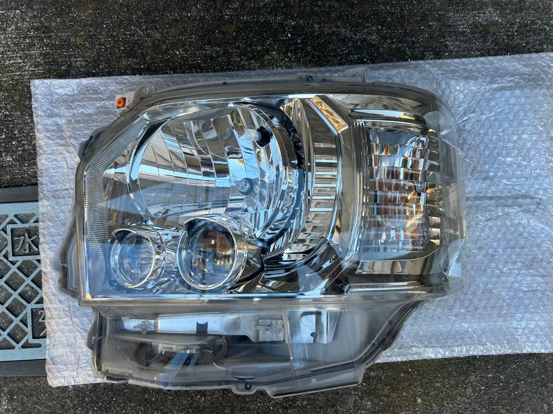 ハイエース　左ヘッドライト クリアレンズ角型 フロント用