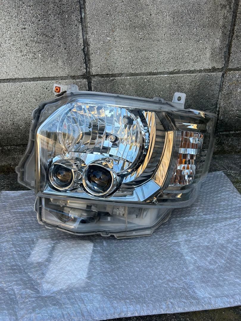 ハイエース　左ヘッドライト クリアレンズ角型 フロント用