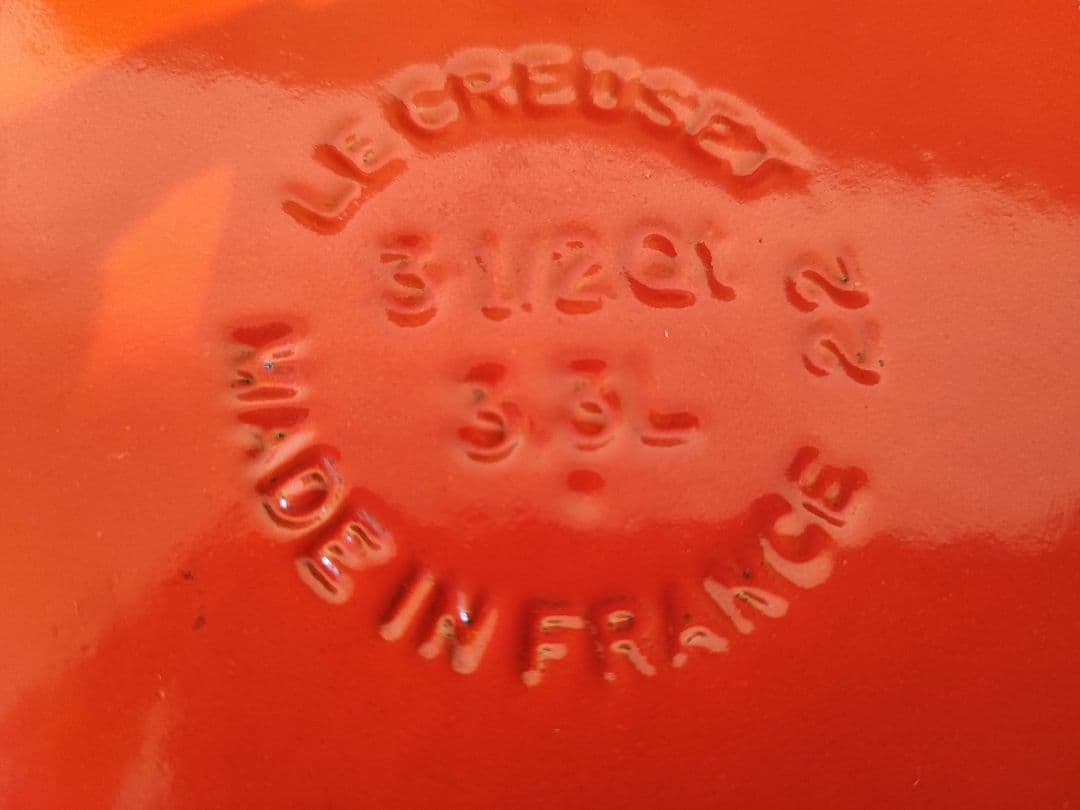 ル・クルーゼ　ビッグロゴ コレクション　シグニチャー ココット・ロンド 22