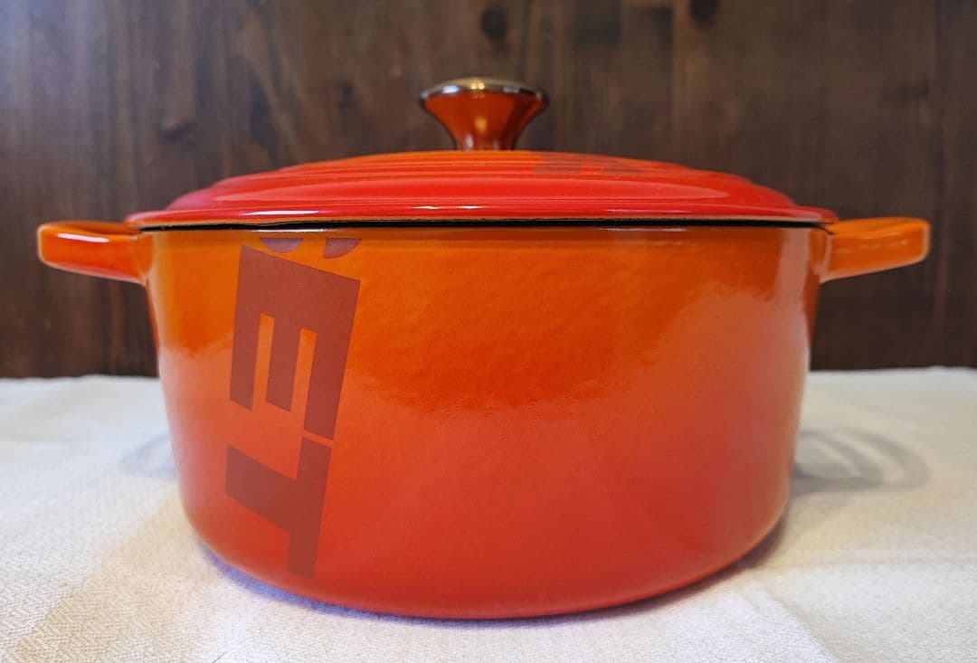 ル・クルーゼ　ビッグロゴ コレクション　シグニチャー ココット・ロンド 22