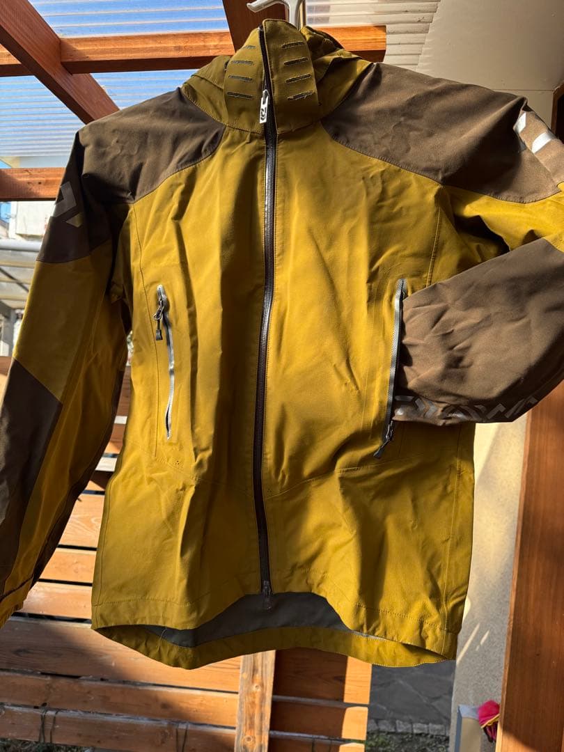 ダイワ　ゴアテックス　レインウェア　オリーブグリーン/ブラウン