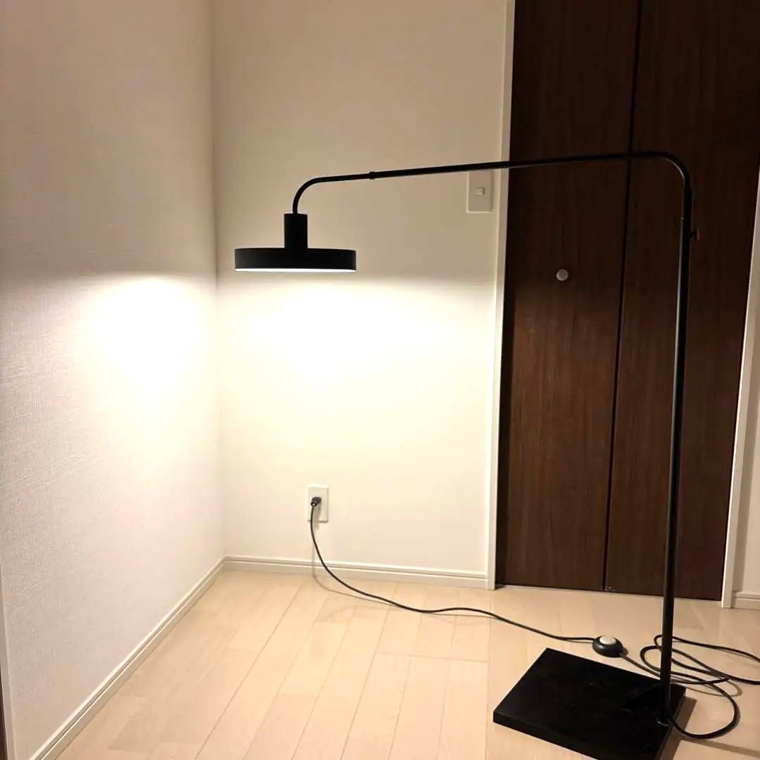 ブラック　アーム式 アイアンフロアスタンドライト　照明