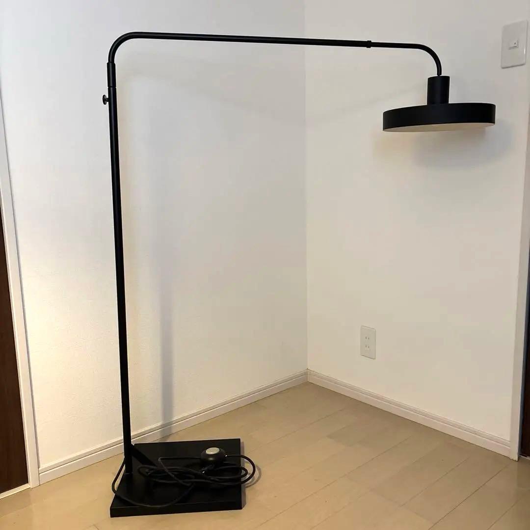 ブラック　アーム式 アイアンフロアスタンドライト　照明