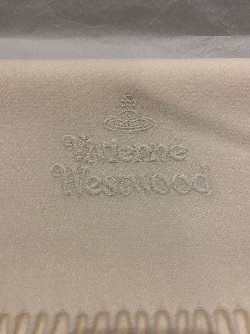 新品、未使用タグ付きVivienne Westwood ホワイトマフラーBOX付