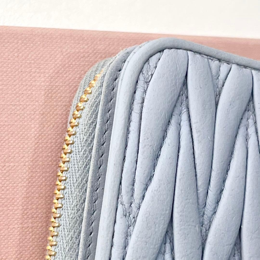 美品 現行 MIUMIU マテラッセ 二つ折り財布 箱付　0203-①