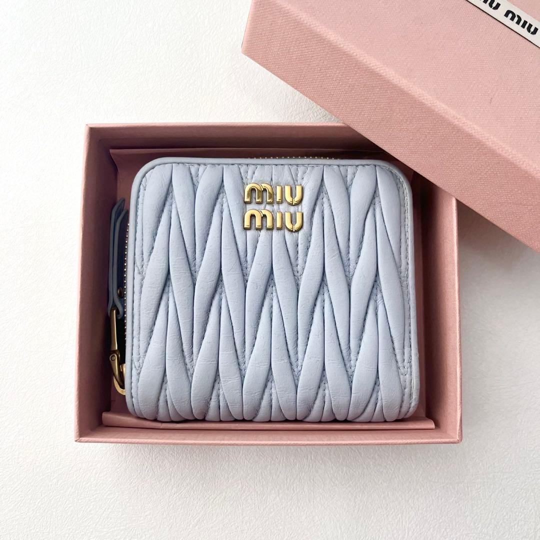 美品 現行 MIUMIU マテラッセ 二つ折り財布 箱付　0203-①