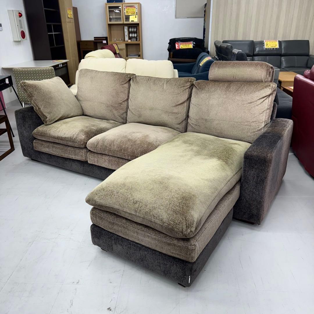 【お買い得‼️】定価数十万♪ フツーラ 237cm幅3人掛けカウチソファ