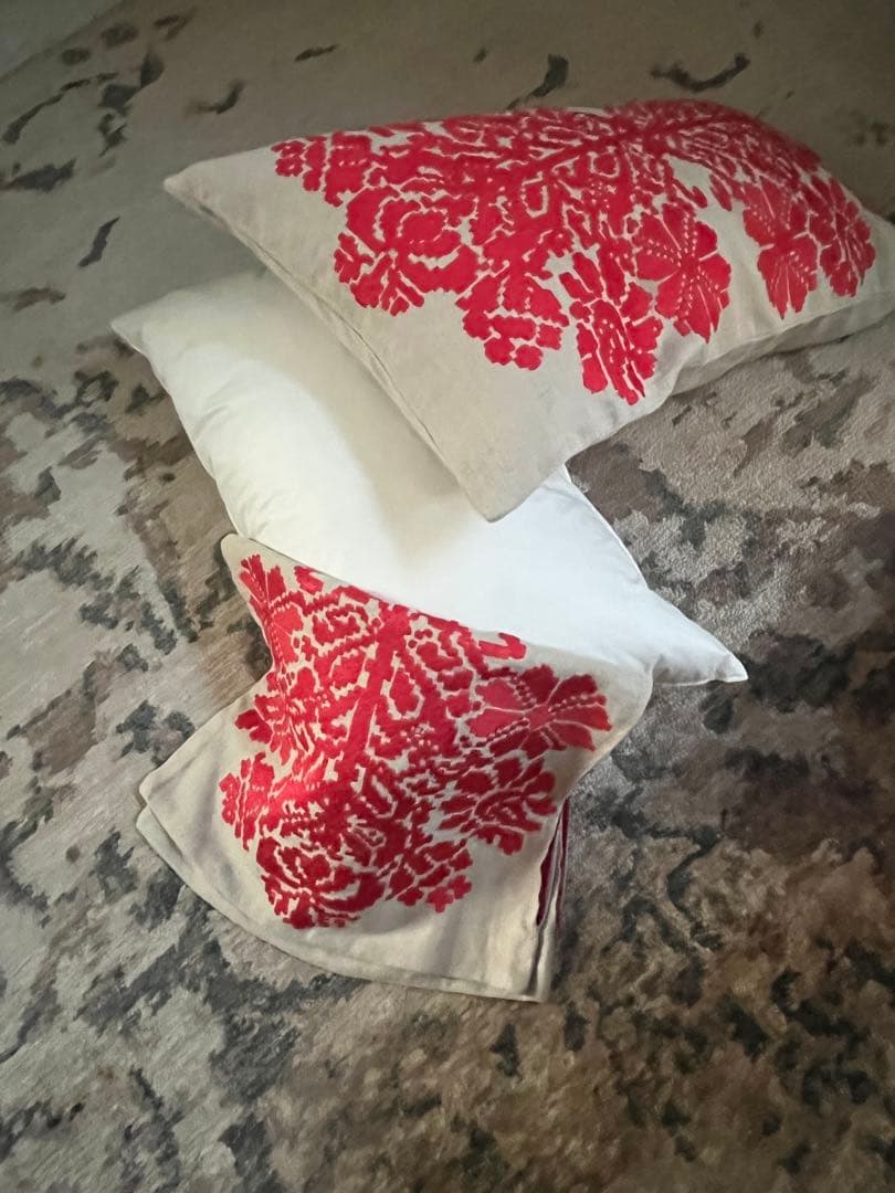 コンランショップ購入 リネン 刺繍 クッション&刺繍クッションカバー2枚セット