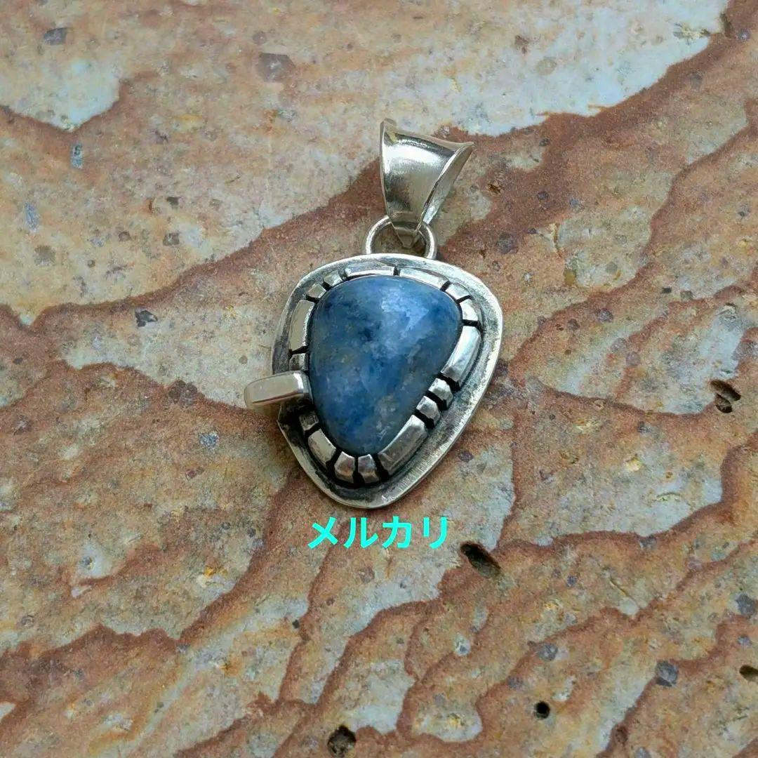 ハンドメイドの入りコン沢翡翠トップ　インディアンジュエリー風　オールハンドメイド