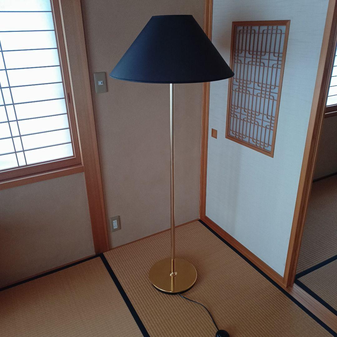 ヤマギワ　黒シェード 金色フロアスタンド