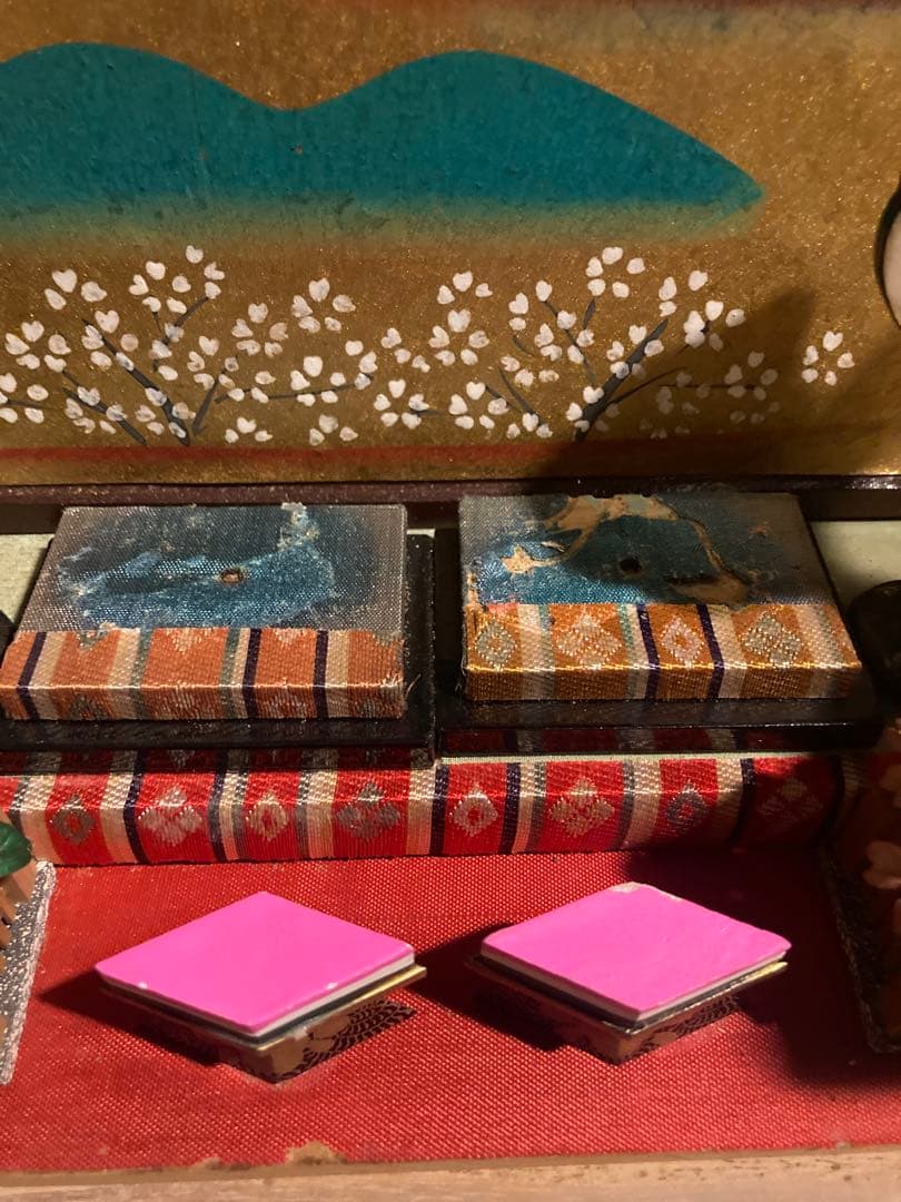 アンティーク　ケース入り小さな木目込み雛人形