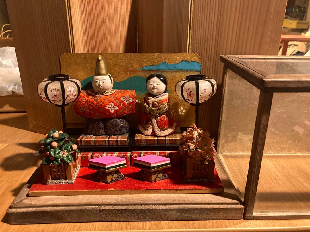 アンティーク　ケース入り小さな木目込み雛人形