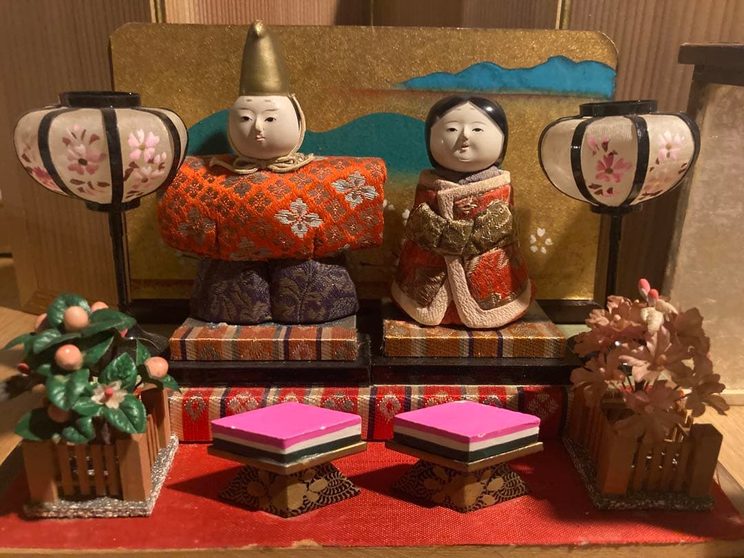 アンティーク　ケース入り小さな木目込み雛人形