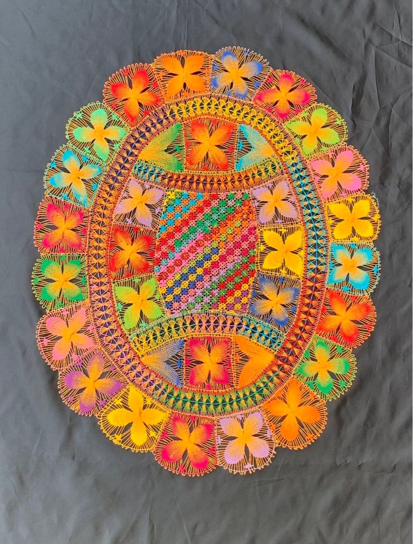 たまご形パラグアイ伝説織　ニャンドゥティ　テーブルセンター　テーブルランナー