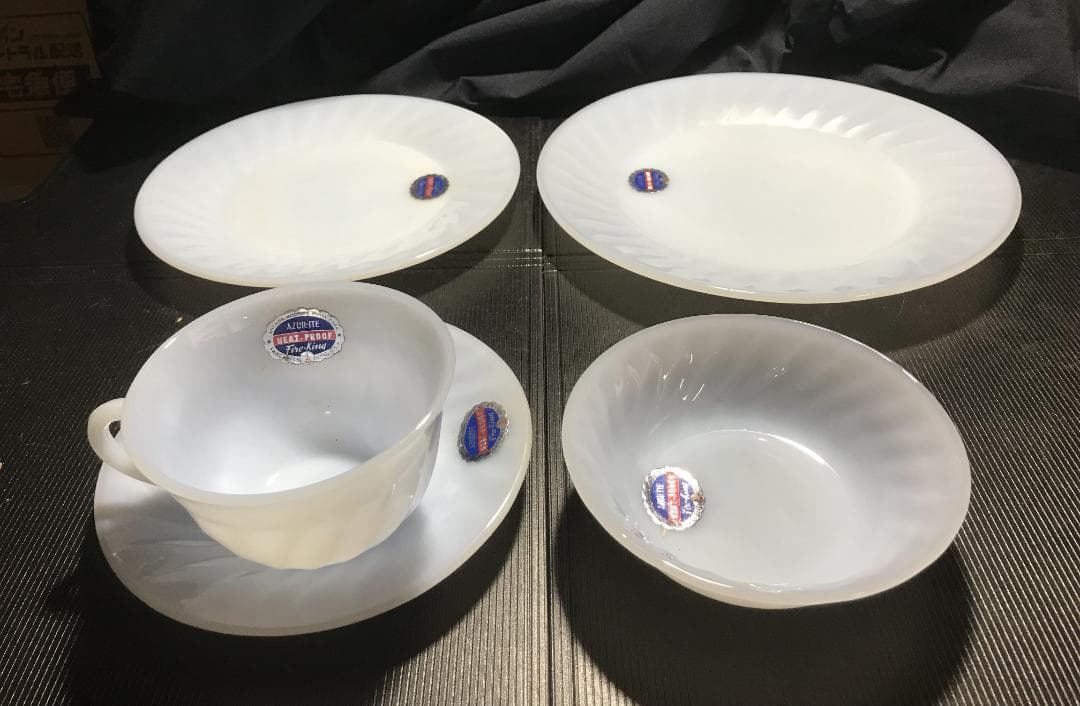 ファイヤーキングスワールアズライト デイナーセット（ラベル付き、ＧＬＡＳＳ刻印）