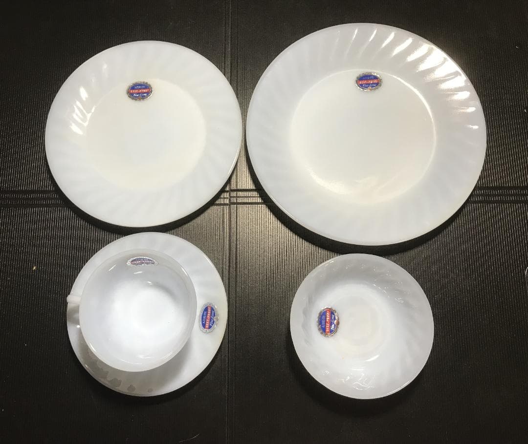 ファイヤーキングスワールアズライト デイナーセット（ラベル付き、ＧＬＡＳＳ刻印）