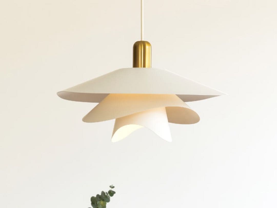 ホワイトゴールドのペンダントライト