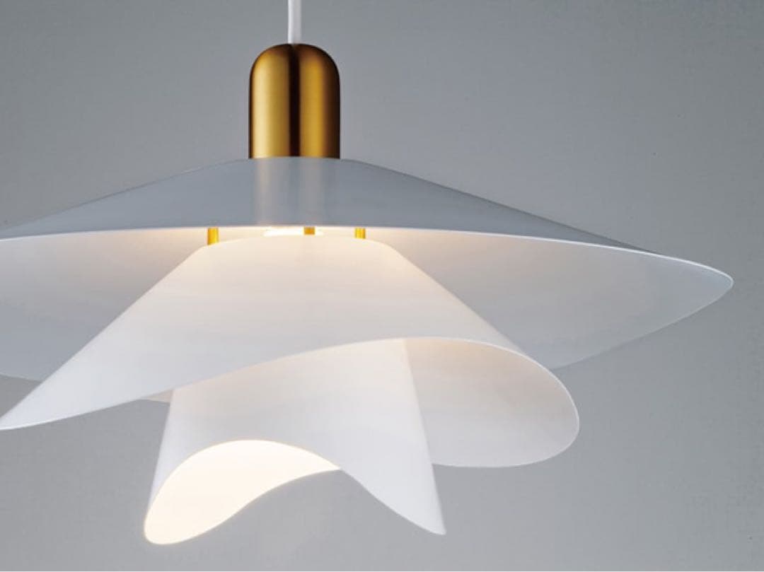 ホワイトゴールドのペンダントライト