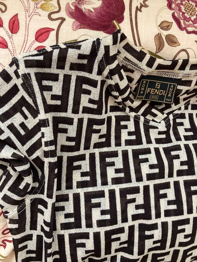 Fendi ロゴパターン Tシャツ