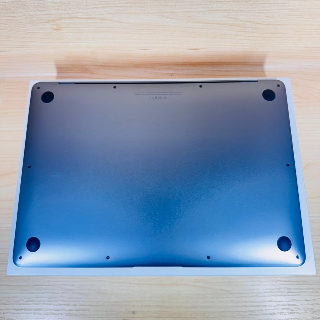 MacBook本体 P212 Apple MacBook Air M1 16GB 256GB