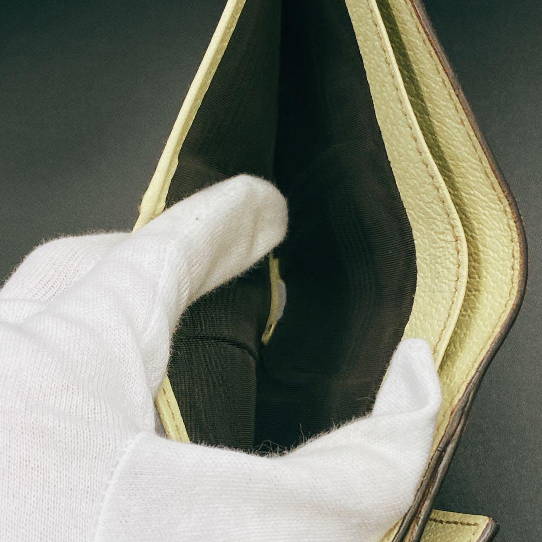 美品＊グッチ ホワイトレザー 二つ折り財布 チェーンマルチカラーデザイン