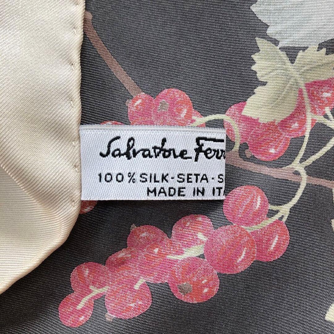 Ferragamo*フェラガモ　大判スカーフ　花柄　フルーツ　イチゴ　シルク