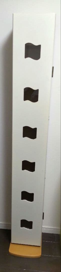 本棚 漫画本収納　スリム 木製 ホワイト　扉裏収納有 高さ調整可能