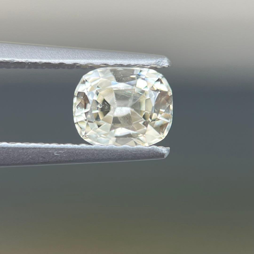 スリランカ産非加熱天然ライトイエローサファイアルース