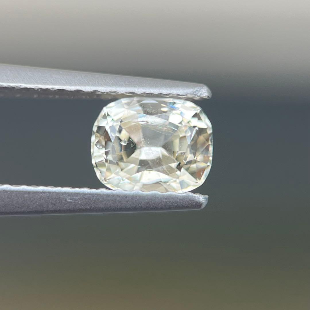 スリランカ産非加熱天然ライトイエローサファイアルース