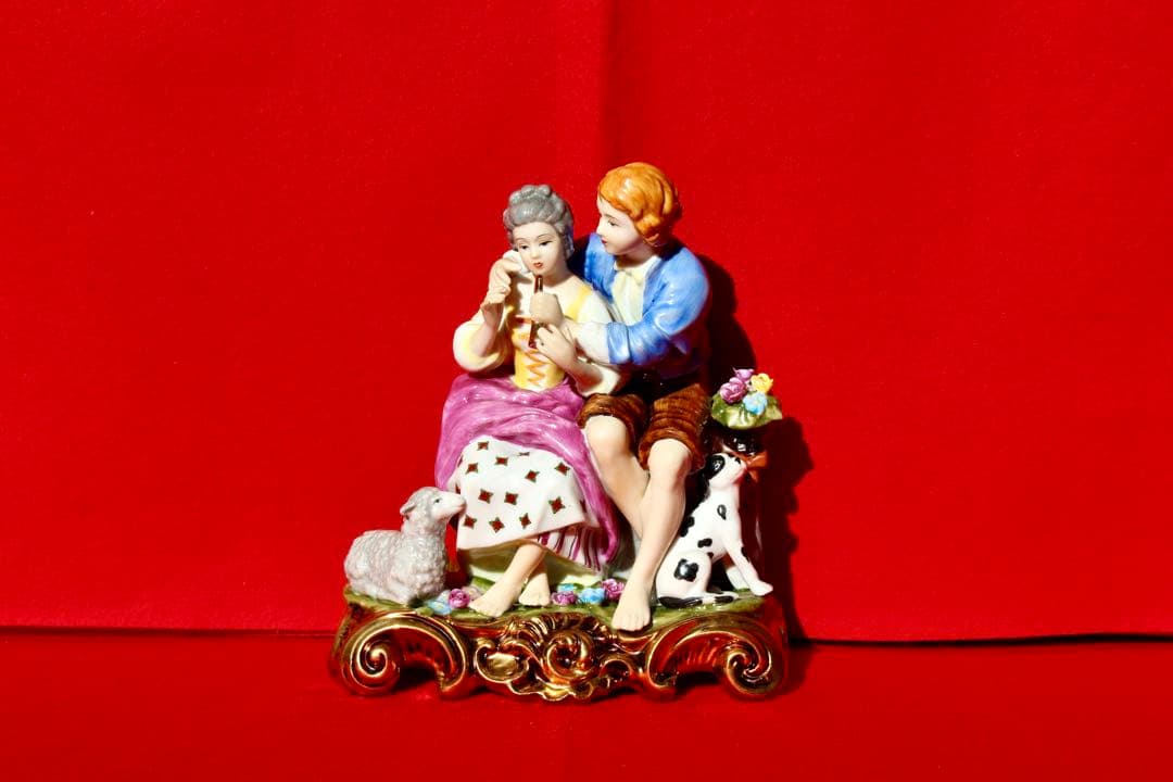 かわいい陶磁器【フィギュリン　羊飼いの男女】