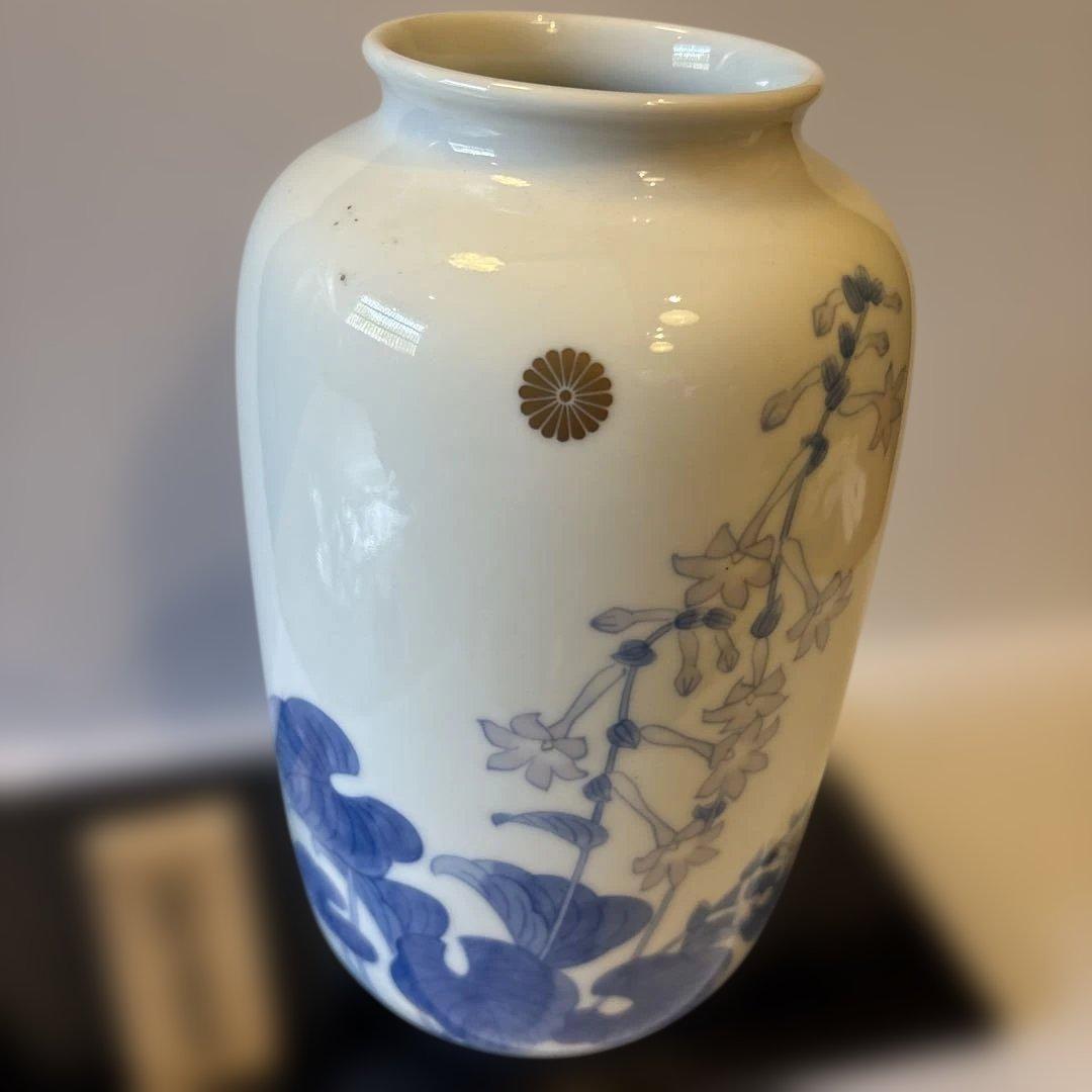 【有田焼】叙勲受章記念 花瓶 菊紋入 秀峰作 共箱・木札付 磁器 花生