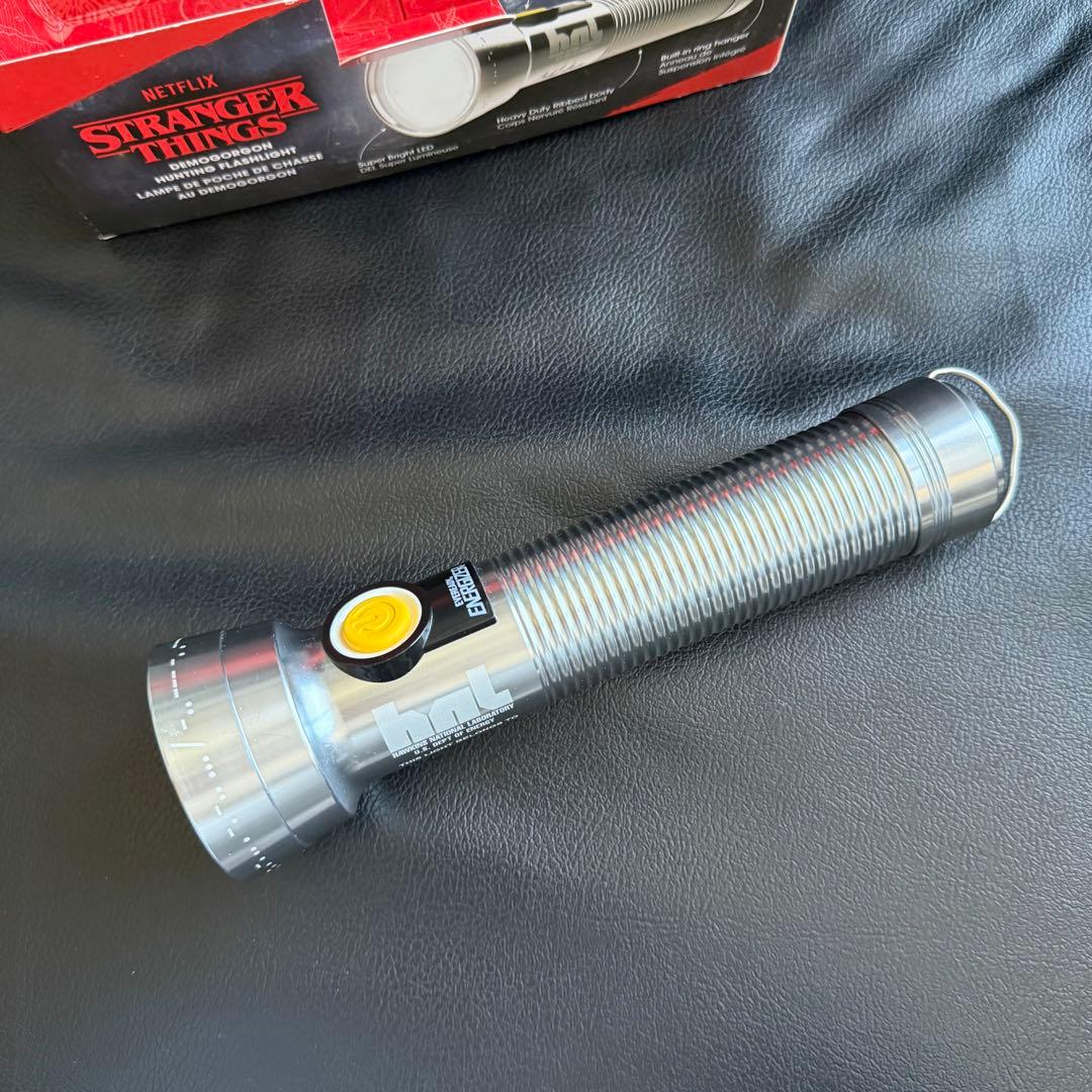 ストレンジャーシングス 懐中電灯 stranger things