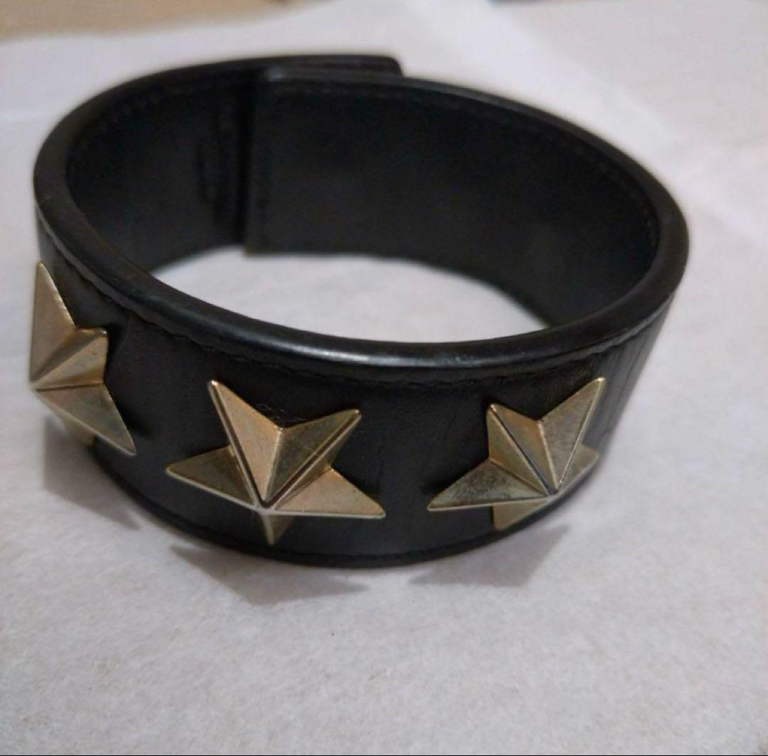 Givenchy ジバンシー　スタッズ　ブレスレット　レザー　バングル　スター