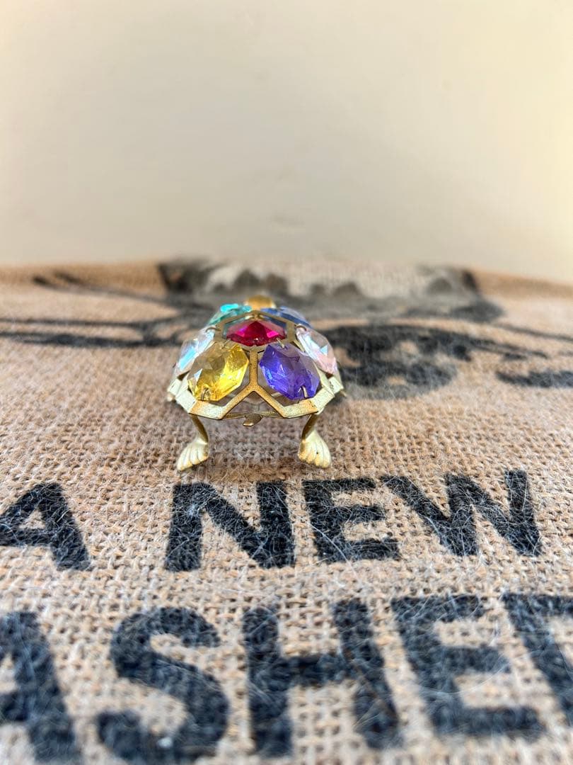 スワロフスキーストーン付孔雀（オルゴール）、キリン、亀、さそりの置物　5点セット