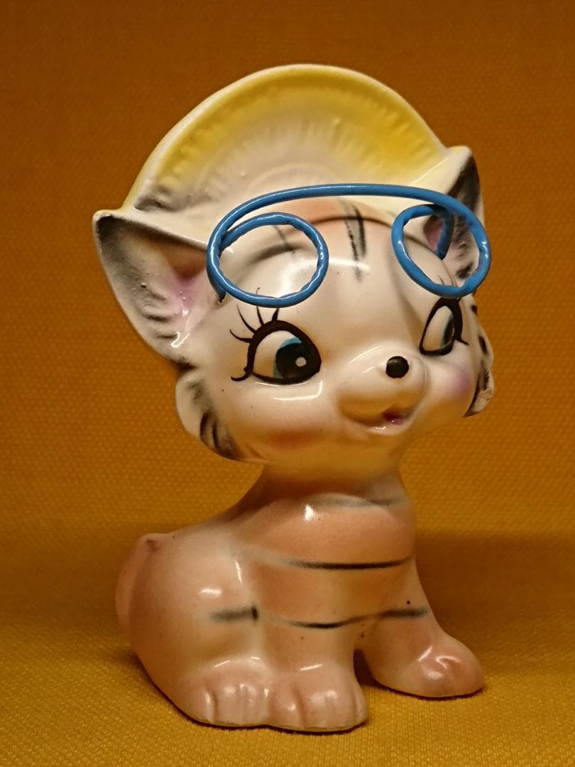 ネコ　猫　白猫　陶器　オブジェ　置物　インテリア　工芸品　美術品　A1229