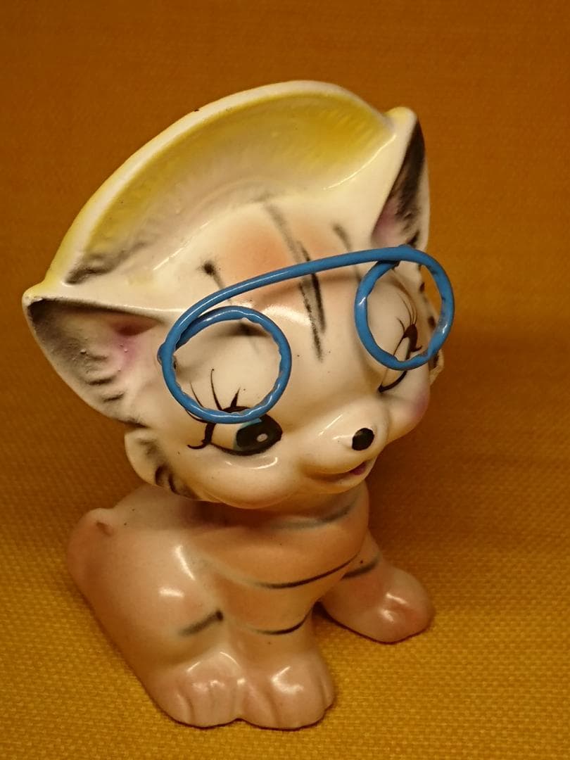 ネコ　猫　白猫　陶器　オブジェ　置物　インテリア　工芸品　美術品　A1229