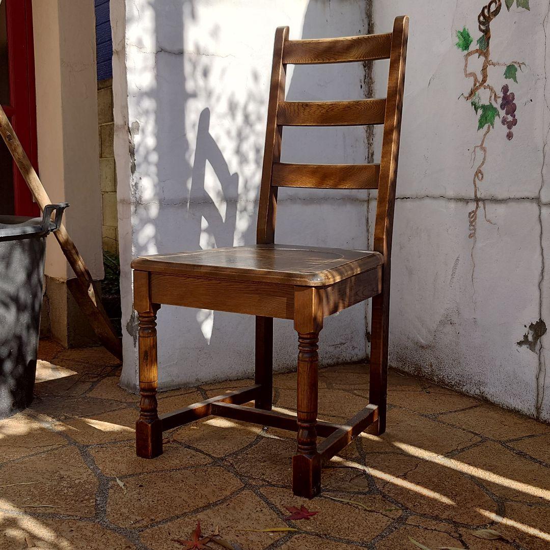 ダックス　木製ブラウンダイニングチェア　椅子2脚　テーブル