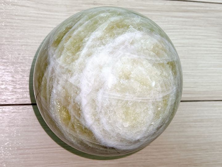 圧巻の大玉！ 5.9Kgシトリン水晶 丸玉 160mm 台座付き