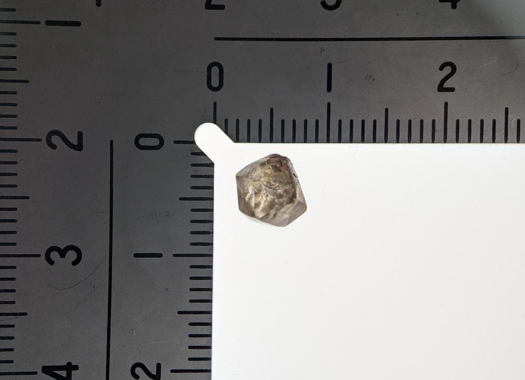 天然ダイヤモンド（蛍光アリ）　1.845カラット