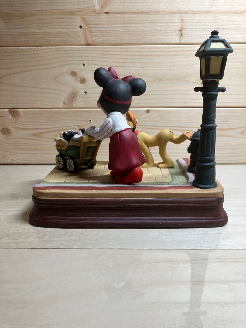 美品Disney 陶器フィギュア 三つ子ミッキーたちとお散歩するミニー＆プルート