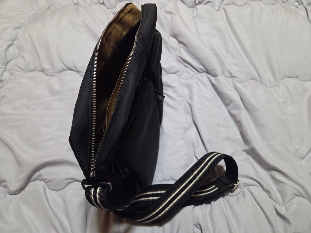 ダンヒル(dunhill) ディーエイト ショルダーバッグ