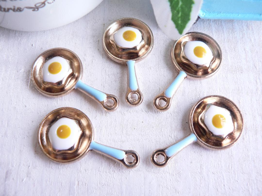 【即購入OK】5個( #4782) 目玉焼き　たまご　フライパン　チャーム