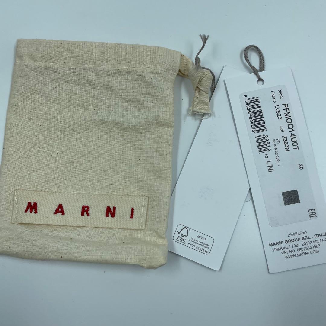 未使用保管品✨ MARNI マルニ　折り財布　財布　レザー　ブラック　黒　金ロゴ