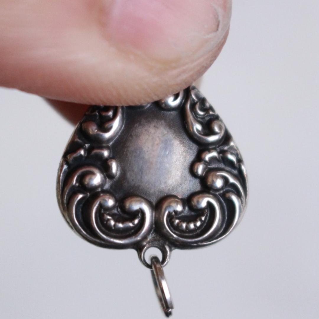40s　スウィートハートジュエリー　WW2　シルバー　チャーム　渦巻　唐草　波